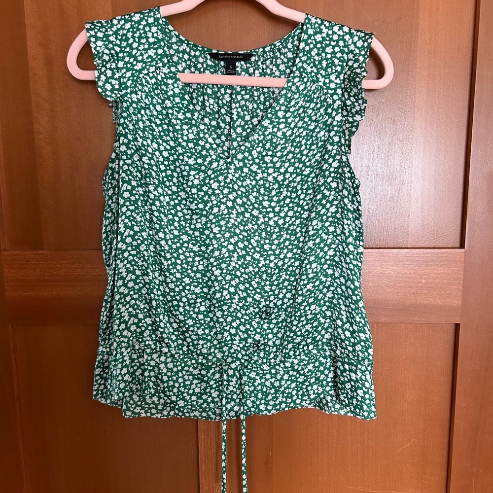 Banana Republic Green and White Tie Front Cap Sleeve Blouse